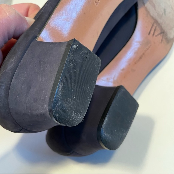 Salvatore Ferragamo block heel tassel pumps Size 7 narrow - Picture 7 of 11